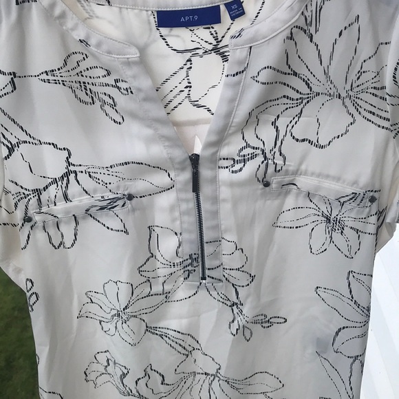 Blouse - Picture 2 of 5